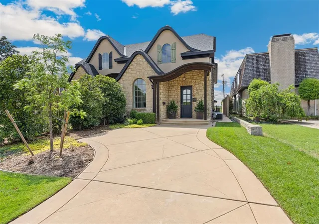 Condo for sale at 6509 Avondale Dr #B, Nichols Hills, OK 73116 | MLS# 1253310