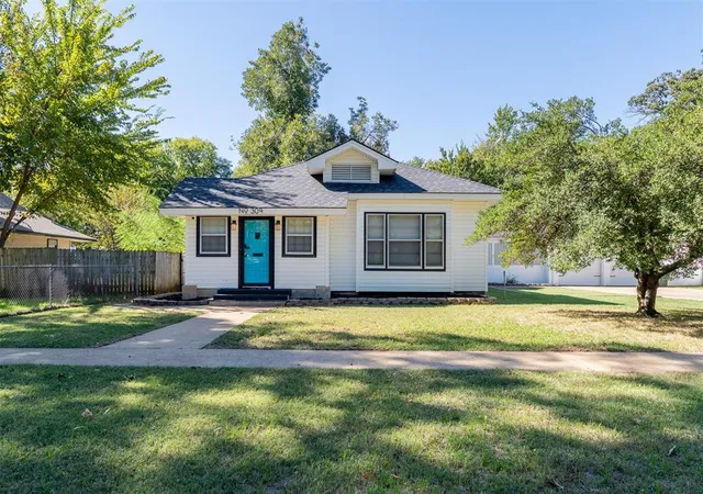 Single family home for sale at 309 N Pecan St, Pauls Valley, OK 73075 | MLS# 1253311
