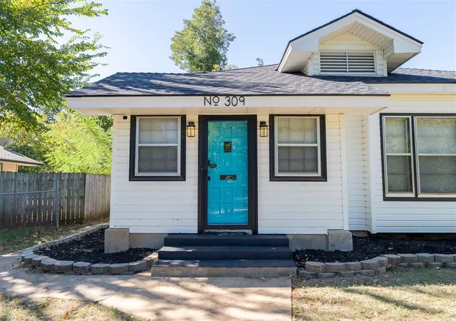 Photo 1 of Single family home for sale at 309 N Pecan St, Pauls Valley, OK 73075 | MLS# 1253311 | Listing updated on 2026-10-20