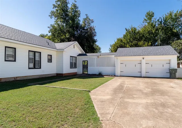Photo 2 of Single family home for sale at 309 N Pecan St, Pauls Valley, OK 73075 | MLS# 1253311 | Listing updated on 2026-10-20