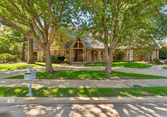 Photo 1 of Single family home for sale at 1902 Pin Oak Cir, Norman, OK 73072 | MLS# 1253314 | Listing updated on 2026-10-30