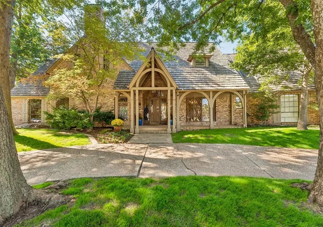 Photo 1 of Single family home for sale at 1902 Pin Oak Cir, Norman, OK 73072 | MLS# 1253314 | Listing updated on 2026-10-30