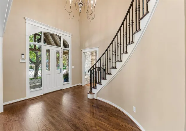 Photo 3 of Single family home for sale at 1902 Pin Oak Cir, Norman, OK 73072 | MLS# 1253314 | Listing updated on 2026-10-30