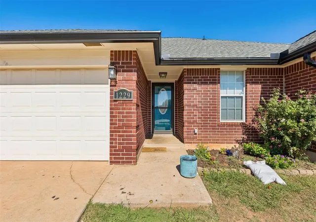 Photo 4 of Single family home for sale at 1229 NE 23rd Street, Moore, OK 73160 | MLS# 1253331 | Listing updated on 2026-10-14