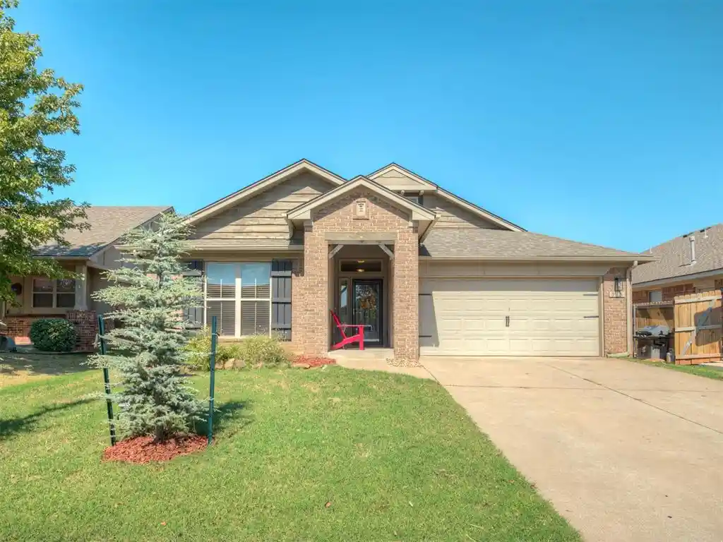 Photo 1 of Single family home for sale at 915 Eaglerock Ln, Norman, OK 73069 | MLS# 1253343 | Listing updated on 2026-10-12