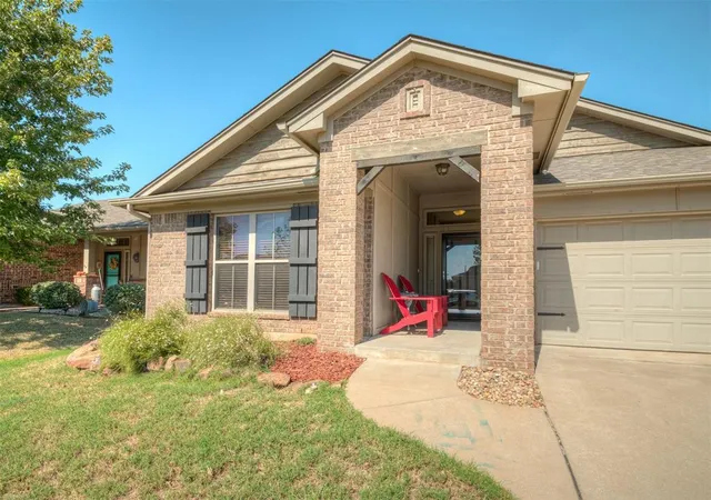 Photo 3 of Single family home for sale at 915 Eaglerock Ln, Norman, OK 73069 | MLS# 1253343 | Listing updated on 2026-10-13