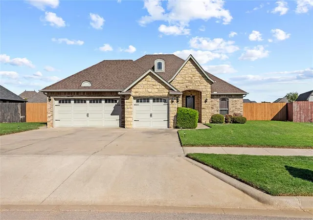 Photo 1 of Single family home for sale at 1304 Crimson Dr, Weatherford, OK 73096 | MLS# 1253352 | Listing updated on 2026-10-13