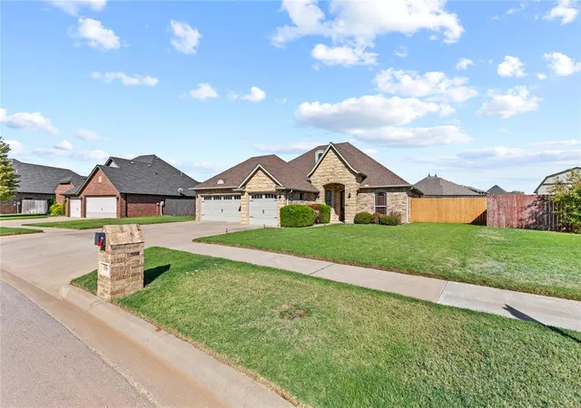 Photo 3 of Single family home for sale at 1304 Crimson Dr, Weatherford, OK 73096 | MLS# 1253352 | Listing updated on 2026-10-13