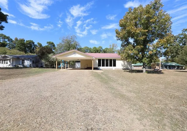 Photo 2 of Single family home for sale at 507 E Memorial St, Broken Bow, OK 74728 | MLS# 1253360 | Listing updated on 2026-10-30