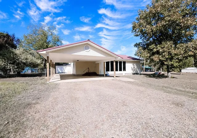 Photo 3 of Single family home for sale at 507 E Memorial St, Broken Bow, OK 74728 | MLS# 1253360 | Listing updated on 2026-10-30