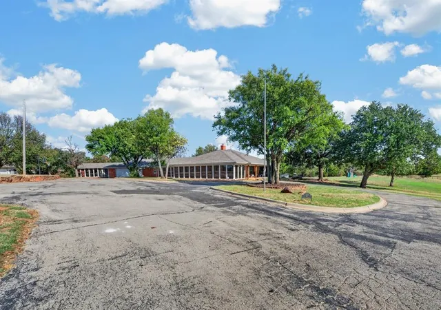 Photo 4 of Single family home for sale at 3101 E Hefner Rd, Oklahoma City, OK 73131 | MLS# 1253364 | Listing updated on 2026-10-13