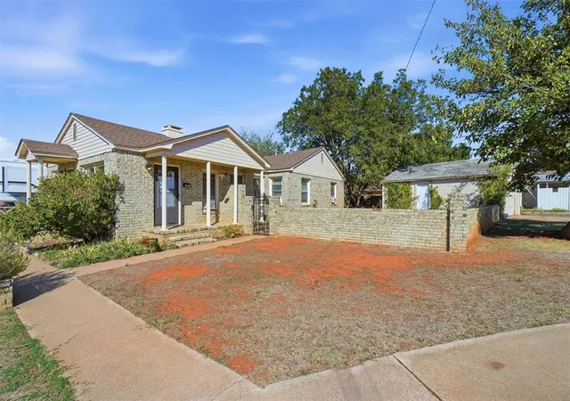 Single family home for sale at 213 Shell Blvd, Elk City, OK 73644 | MLS# 1253387