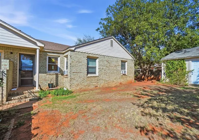 Photo 2 of Single family home for sale at 213 Shell Blvd, Elk City, OK 73644 | MLS# 1253387 | Listing updated on 2026-10-17