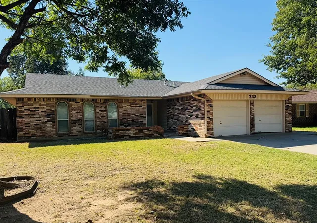 Photo 2 of Sale Pending at 732 Ranchoak Dr, Yukon, OK 73099 | MLS# 1253408 | Listing updated on 2026-10-23
