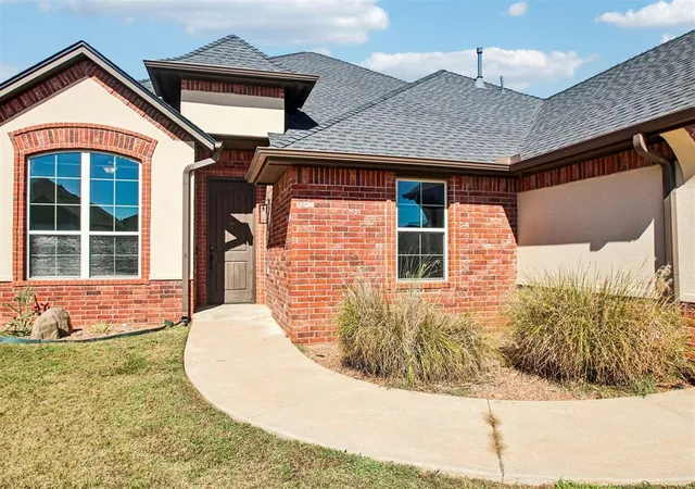 Photo 2 of Single family home for sale at 1916 Inglenook Dr, Norman, OK 73071 | MLS# 1253417 | Listing updated on 2026-10-14