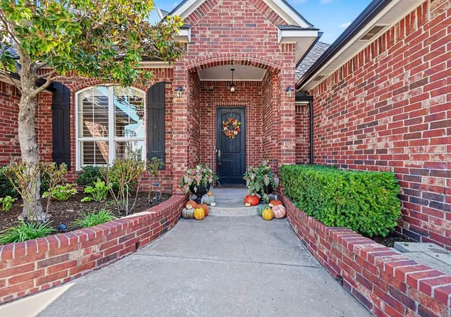 Photo 2 of Single family home for sale at 909 Corbett Dr, Norman, OK 73072 | MLS# 1253418 | Listing updated on 2026-10-23