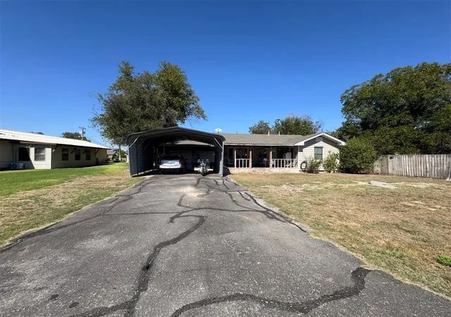 Photo 2 of Single family home for sale at 915 W C St, Eldorado, OK 73537 | MLS# 1253431 | Listing updated on 2026-10-13