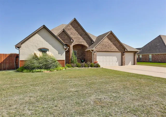 Photo 3 of Single family home for sale at 628 Stephany Dr, Piedmont, OK 73078 | MLS# 1253437 | Listing updated on 2026-10-20