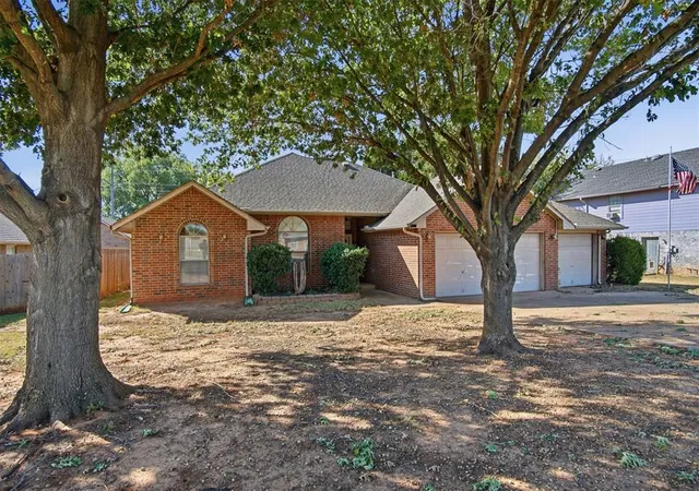 Photo 2 of Single family home for sale at 720 Parkwoods Dr, Noble, OK 73068 | MLS# 1253455 | Listing updated on 2026-10-16