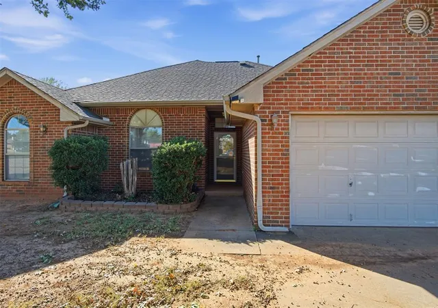Photo 3 of Single family home for sale at 720 Parkwoods Dr, Noble, OK 73068 | MLS# 1253455 | Listing updated on 2026-10-16