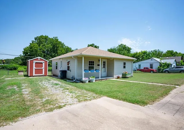 Photo 2 of Single family home for sale at 211 E 2nd Street, Stroud, OK 74079 | MLS# 1253478 | Listing updated on 2026-10-15