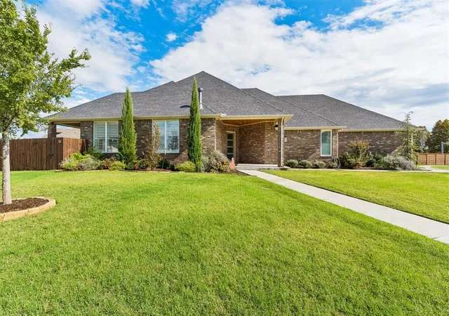 Photo 2 of Single family home for sale at 15108 Fountain Crk Ln, Edmond, OK 73013 | MLS# 1253479 | Listing updated on 2026-10-16