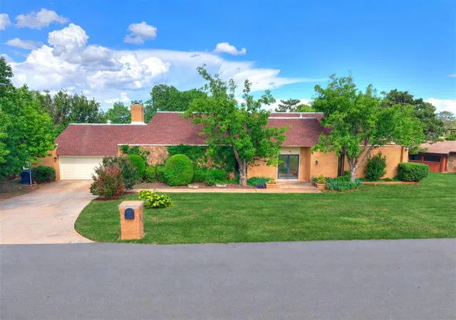 Photo 3 of Single family home for sale at 10208 Westlake Dr, Oklahoma City, OK 73162 | MLS# 1253480 | Listing updated on 2026-10-20