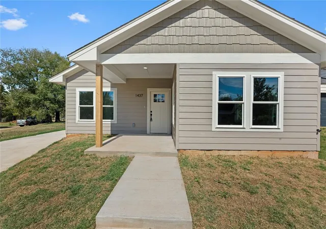Photo 2 of Single family home for sale at 1437 Ne 9th Street, Oklahoma City, OK 73117 | MLS# 1253498 | Listing updated on 2026-10-21