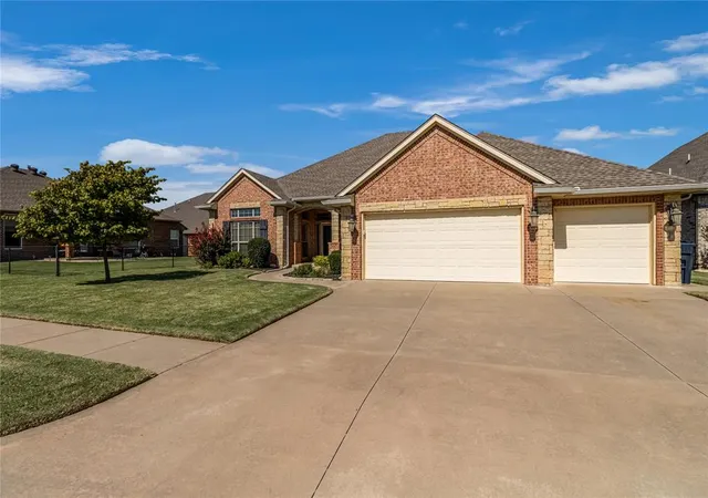 Photo 1 of Single family home for sale at 8721 Nw 72nd Court, Warr Acres, OK 73132 | MLS# 1253501 | Listing updated on 2026-10-13