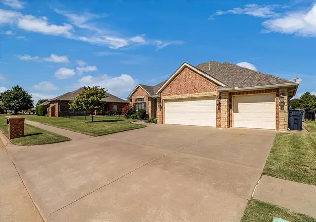 Photo 2 of Single family home for sale at 8721 Nw 72nd Court, Warr Acres, OK 73132 | MLS# 1253501 | Listing updated on 2026-10-13