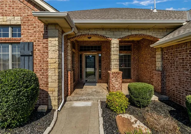 Photo 3 of Single family home for sale at 8721 NW 72nd Court, Warr Acres, OK 73132 | MLS# 1253501 | Listing updated on 2026-10-13