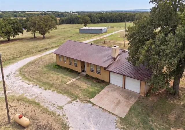Photo 2 of Single family home for sale at 27253 N County Rd 3200, Wynnewood, OK 73098 | MLS# 1253551 | Listing updated on 2026-10-14
