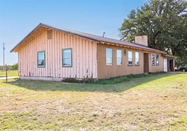 Photo 3 of Single family home for sale at 27253 N County Rd 3200, Wynnewood, OK 73098 | MLS# 1253551 | Listing updated on 2026-10-14