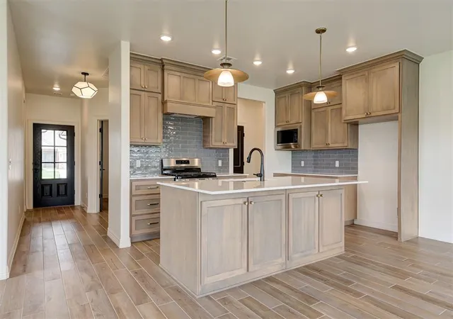 Photo 2 of Single family home for sale at 7713 Wilshire Woods Dr, Yukon, OK 73099 | MLS# 1253580 | Listing updated on 2026-10-14