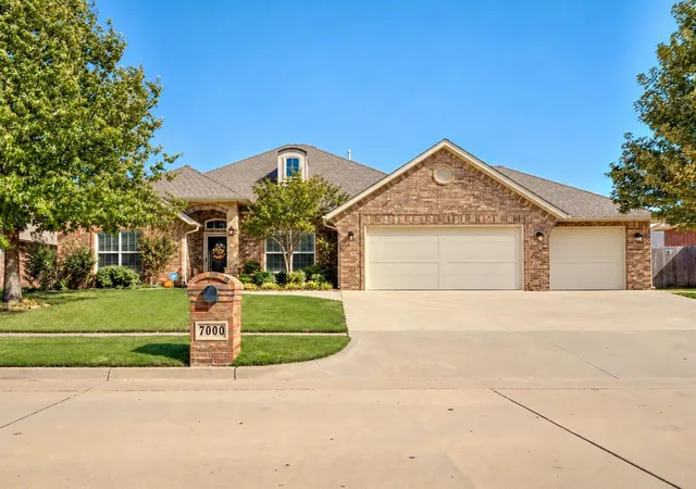 Single family home for sale at 7000 Stinchcomb Dr, Oklahoma City, OK 73132 | MLS# 1253584