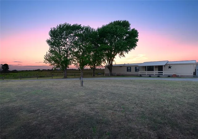 Photo 1 of Single family home for sale at 19281 N Route 66 Hwy, Sayre, OK 73662 | MLS# 1253598 | Listing updated on 2026-10-14
