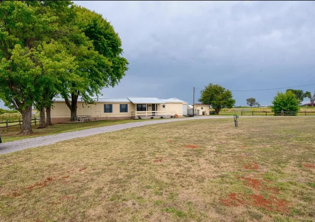 Photo 3 of Single family home for sale at 19281 N Route 66 Hwy, Sayre, OK 73662 | MLS# 1253598 | Listing updated on 2026-10-14