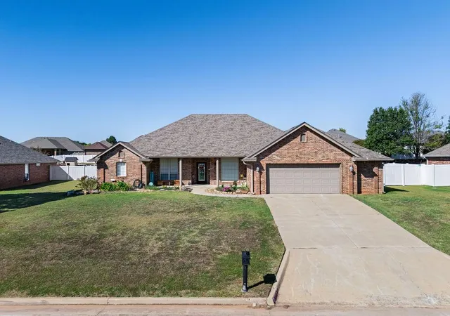 Photo 1 of Single family home for sale at 1712 Pecan Xing Dr, Shawnee, OK 74804 | MLS# 1253611 | Listing updated on 2026-10-15