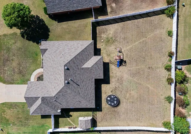 Photo 2 of Single family home for sale at 1712 Pecan Xing Dr, Shawnee, OK 74804 | MLS# 1253611 | Listing updated on 2026-10-15