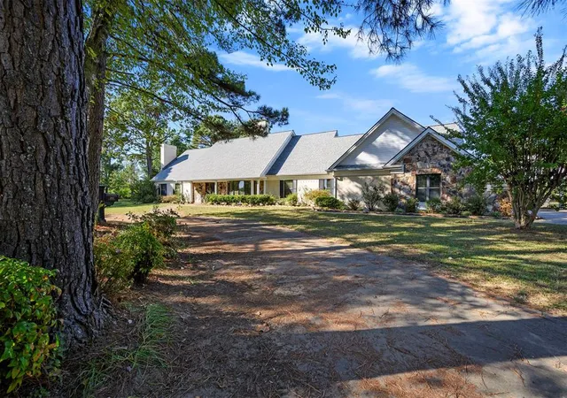 Photo 1 of Single family home for sale at 3905 E State Hwy 3, Idabel, OK 74745 | MLS# 1253632 | Listing updated on 2026-10-14