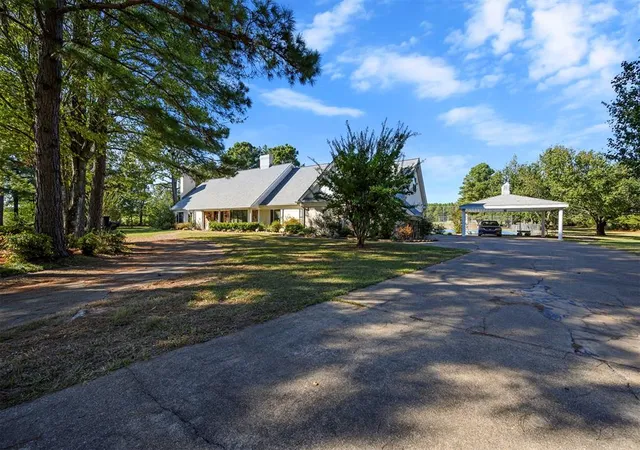 Photo 3 of Single family home for sale at 3905 E State Hwy 3, Idabel, OK 74745 | MLS# 1253632 | Listing updated on 2026-10-14
