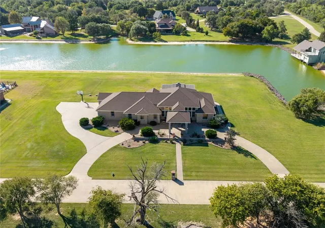 Photo 3 of Single family home for sale at 601 Spring Valley Ln, Enid, OK 73701 | MLS# 1253659 | Listing updated on 2026-10-14