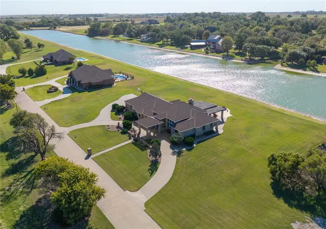 Photo 3 of Single family home for sale at 601 Spring Valley Ln, Enid, OK 73701 | MLS# 1253659 | Listing updated on 2026-10-14