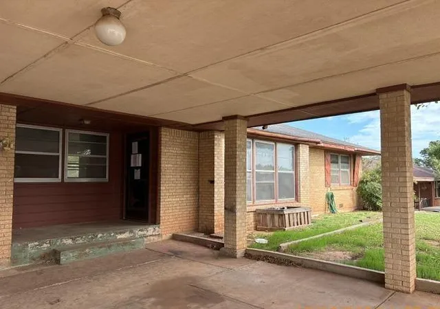 Photo 1 of Single family home for sale at 1117 Lee Ave, Clinton, OK 73601 | MLS# 1253664 | Listing updated on 2026-10-14