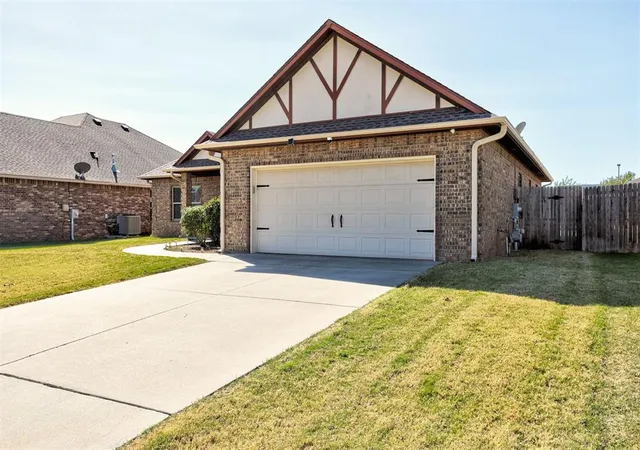 Photo 3 of Single family home for sale at 1301 Ridgeway Dr, Moore, OK 73160 | MLS# 1253668 | Listing updated on 2026-10-19