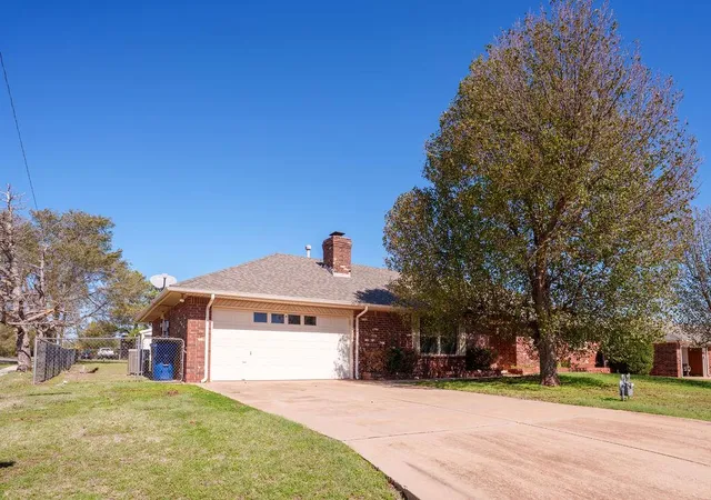 Photo 2 of Single family home for sale at 619 NW Jackson Ave, Piedmont, OK 73078 | MLS# 1253675 | Listing updated on 2026-10-20
