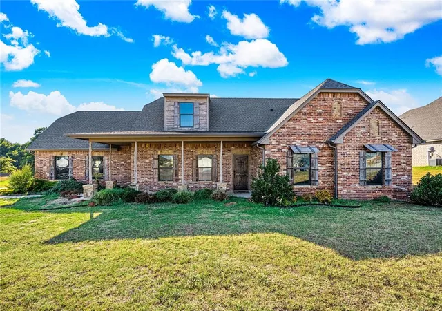 Photo 3 of Single family home for sale at 26805 Stirrup Ct, Blanchard, OK 73010 | MLS# 1253679 | Listing updated on 2026-10-14