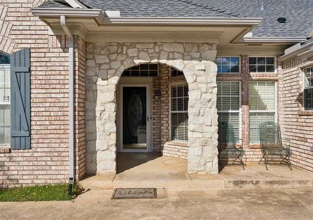 Photo 4 of Single family home for sale at 16701 Covington Manor, Edmond, OK 73012 | MLS# 1253684 | Listing updated on 2026-10-20