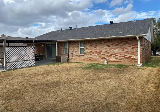 Photo 4 of Single family home for sale at 1032 NW 21st Street, Moore, OK 73160 | MLS# 1253689 | Listing updated on 2026-10-20