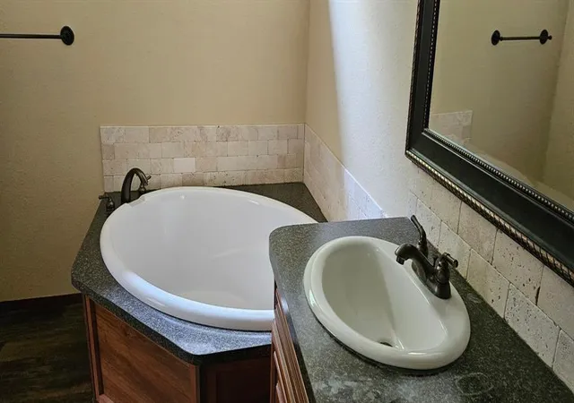 Photo 3 of Single family home for sale at 2011 State Hwy 39, Blanchard, OK 73010 | MLS# 1253708 | Listing updated on 2026-10-14